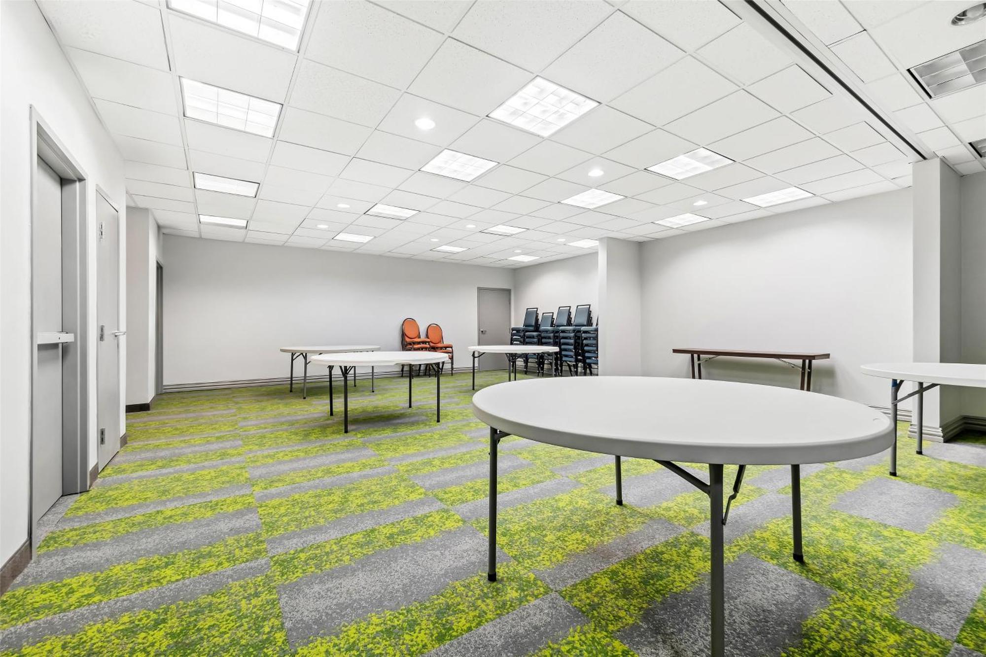 Hotel Spark By Hilton West Medical Center 3*